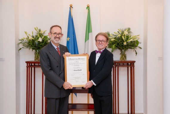 Chủ tịch Quỹ AIP được vinh danh vì những đóng góp bền bỉ trong hỗ trợ điều trị bệnh nhân nhi tại Việt Nam